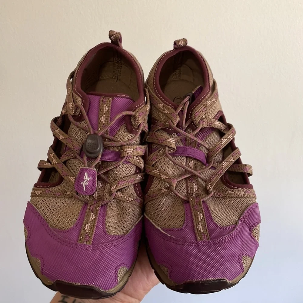 Chaco’s outcross water hiking shoes size 2 purple